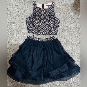 Size 5 Black and Blush 2-Piece Jodi Kristopher Formal Dress